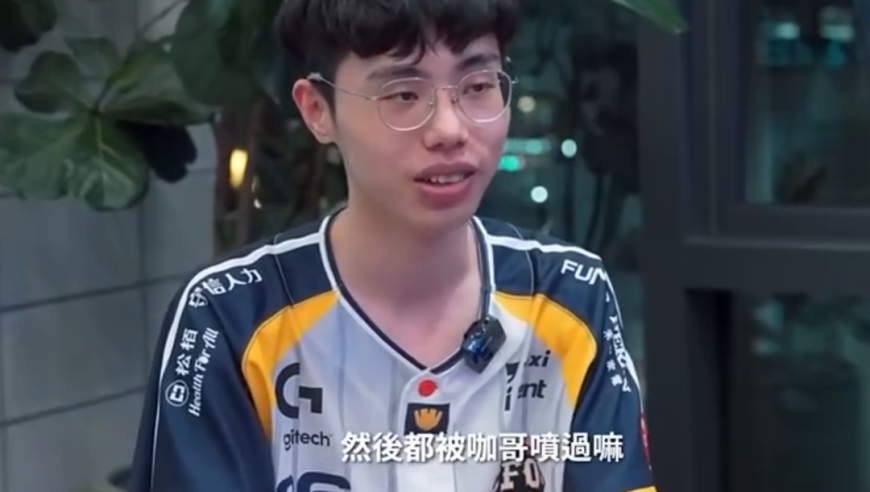 新澳门开奖结果2025开奖记录今晚,飞机滑行乘客非要上厕所并辱骂砸门,准确资料解释落实_高清版V14.70